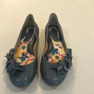 Women’s Born denim blue slip on shoes size 7
